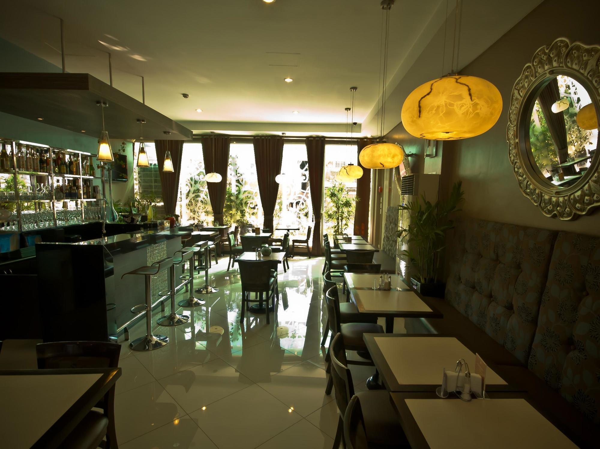 Avitel Hotel Makati City Exteriér fotografie